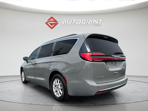 Used 2022 Chrysler Pacifica Touring-L FWD image 6