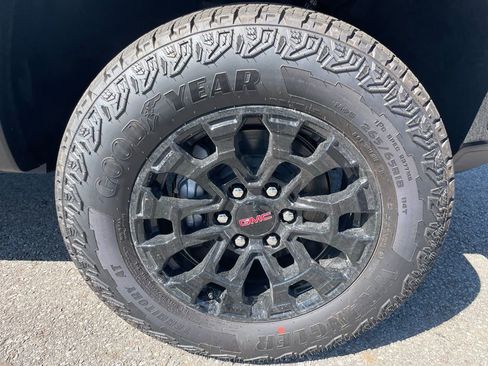 New 2026 GMC Canyon Elevation w/ Convenience Package image 33