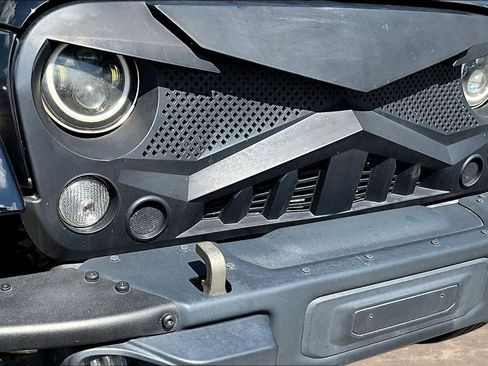 Used 2018 Jeep Wrangler Unlimited Sport AWD/4WD image 31