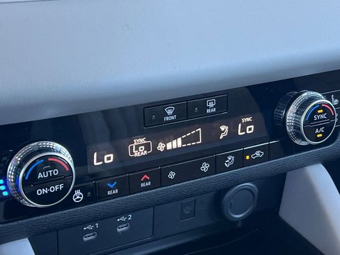 New 2026 Mitsubishi Outlander SEL image 22