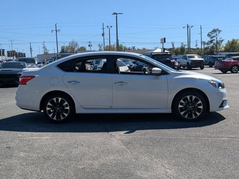 Used 2019 Nissan Sentra SR w/ Premium Package (SR) image 5