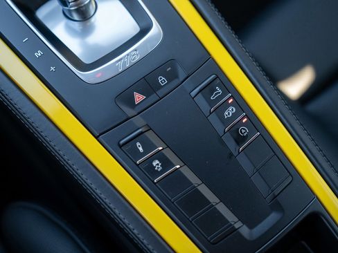 Certified 2025 Porsche 718 Cayman GTS RWD image 23