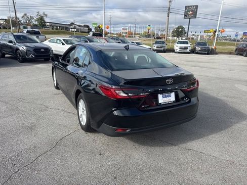 Used 2025 Toyota Camry LE image 5