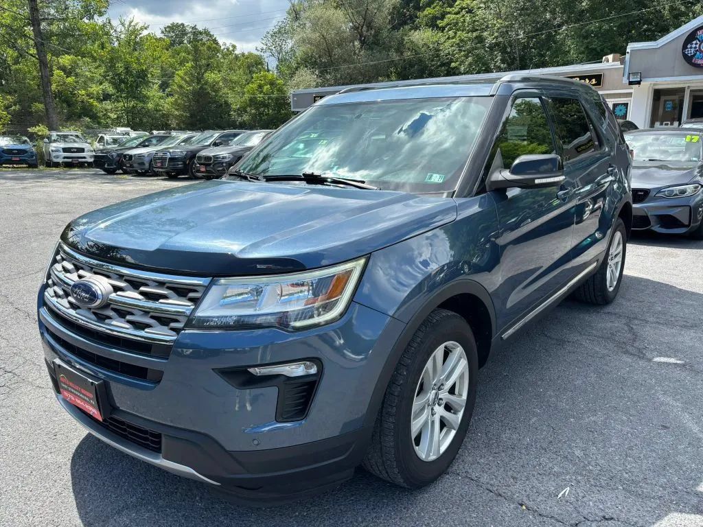 Used 2018 Ford Explorer XLT w/ Equipment Group 202A AWD/4WD image 4