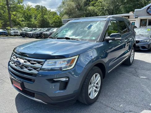 Used 2018 Ford Explorer XLT w/ Equipment Group 202A AWD/4WD image 4