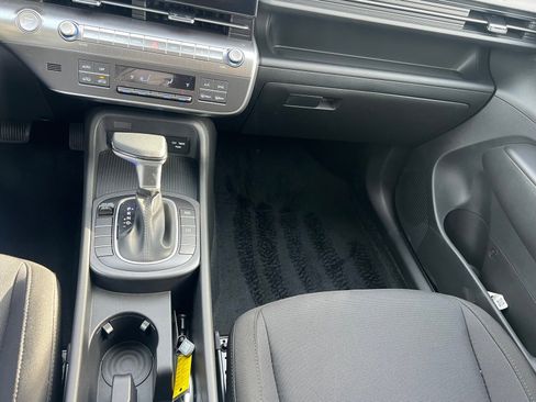 Used 2025 Hyundai Kona SEL image 32