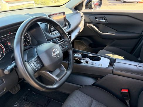 Certified 2025 Nissan Rogue SV FWD image 17