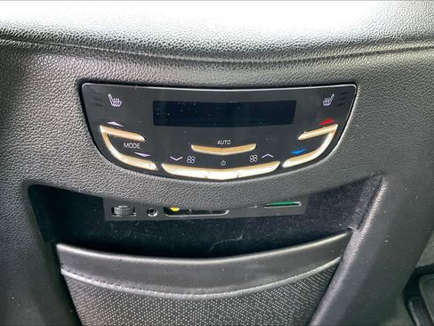 Used 2016 Cadillac Escalade ESV Platinum image 32