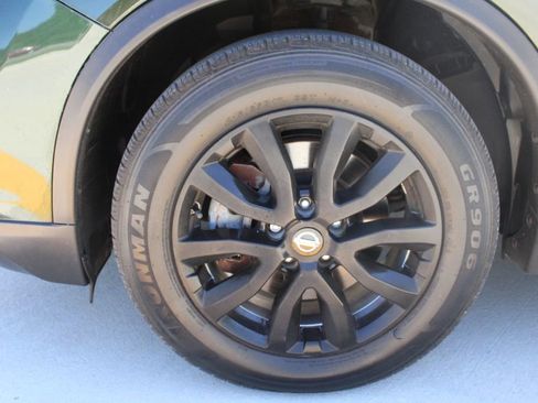 Used 2018 Nissan Rogue SV w/ Premium Package image 7