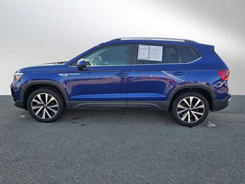 Used 2022 Volkswagen Taos SE w/ Panoramic Sunroof Package image 6