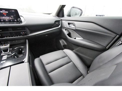 Used 2025 Nissan Rogue SV w/ SV Premium Package FWD image 12
