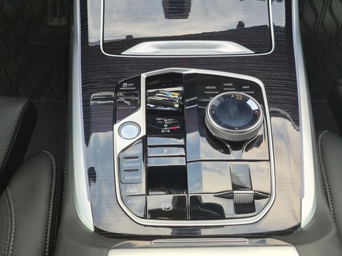 Used 2024 BMW X7 xDrive40i w/ M Sport Package AWD/4WD image 25