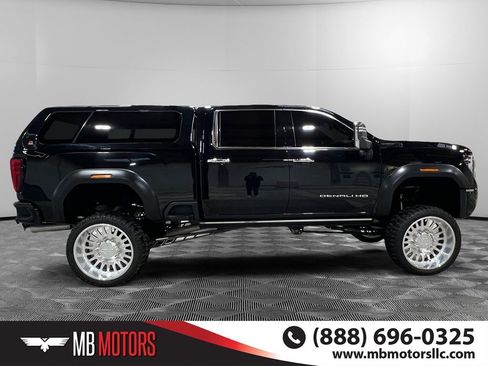 Used 2024 GMC Sierra 3500 Denali Ultimate AWD/4WD image 2
