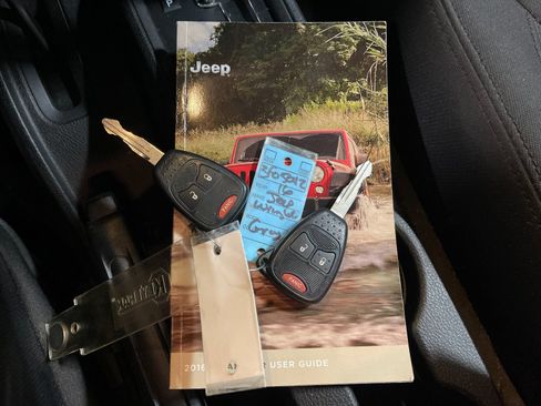 Used 2016 Jeep Wrangler Sport w/ Quick Order Package 24S AWD/4WD image 10