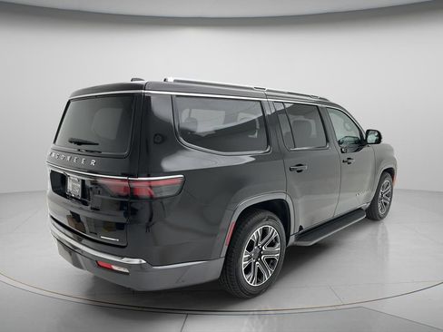Used 2022 Jeep Wagoneer Series III w/ Rear Seat Video Group 1 AWD/4WD image 5