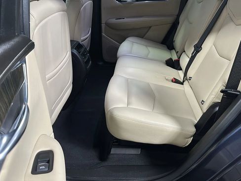 Used 2018 Cadillac XT5 AWD image 11