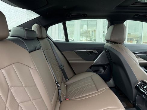Used 2025 BMW 540i xDrive image 9