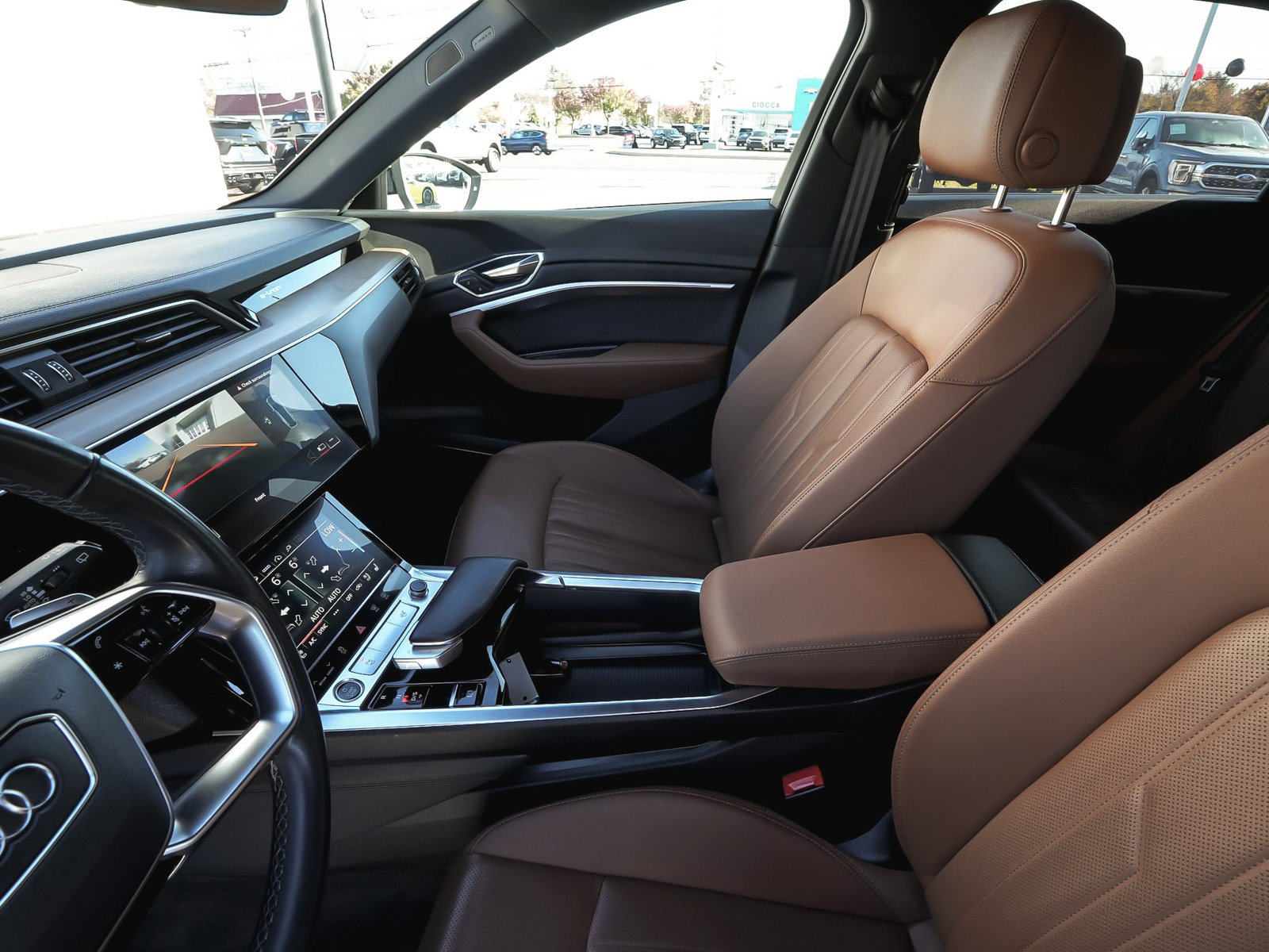 Used 2024 Audi Q8 e-tron Premium Plus AWD/4WD image 35