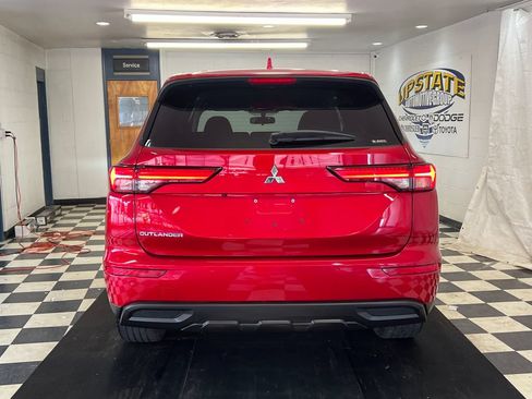 Used 2022 Mitsubishi Outlander ES AWD/4WD image 9