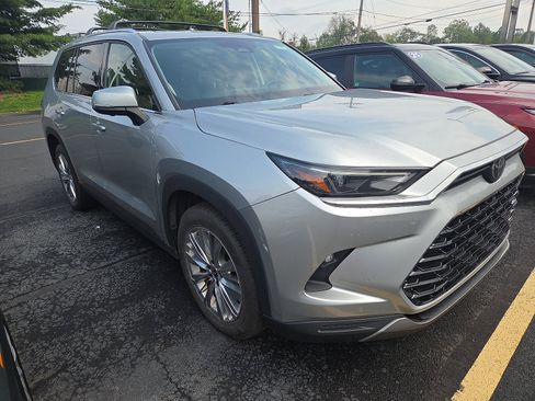 Used 2024 Toyota Grand Highlander AWD image 1