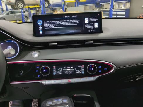 Used 2024 Genesis GV70 3.5T Sport image 12