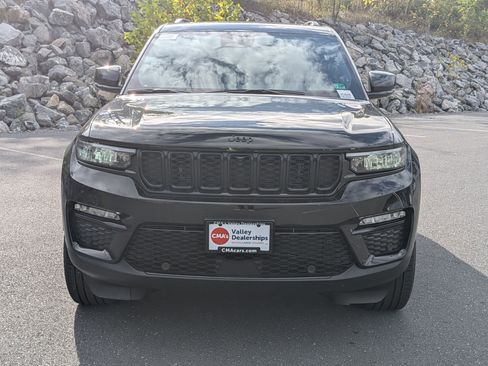 New 2025 Jeep Grand Cherokee Limited w/ Luxury Tech Group II image 2