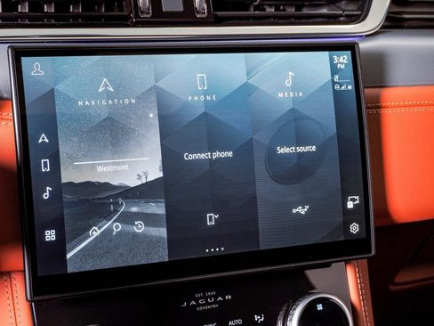 Used 2025 Jaguar F-PACE SVR image 25