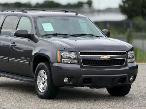 Used 2011 Chevrolet Suburban LT w/ Luxury Package AWD/4WD image 15