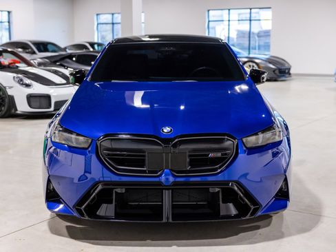 Used 2025 BMW M5 w/ Executive Package image 11