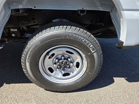 New 2025 Ford F250 XL w/ XL Chrome Package image 9