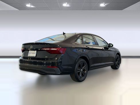 Used 2023 Volkswagen Jetta SE w/ Black Wheel Package image 9