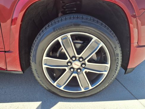 Used 2019 GMC Acadia Denali w/ Technology Package FWD image 9