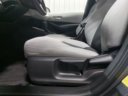 Used 2024 Toyota Corolla SE w/ SE Package image 28