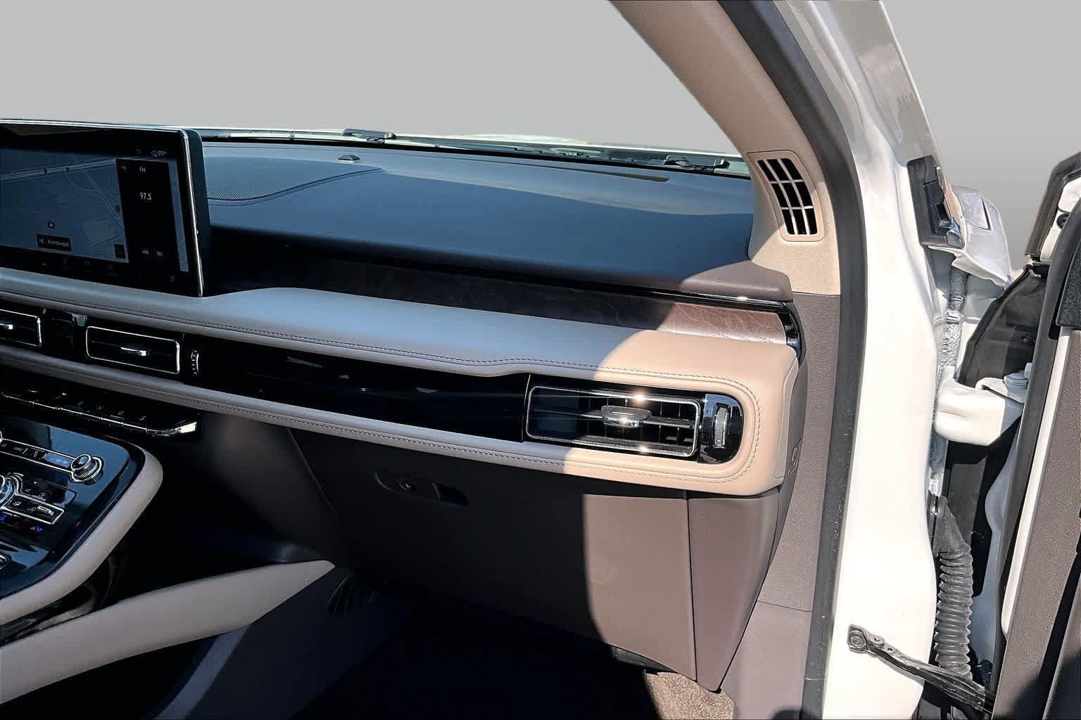 Used 2023 Lincoln Nautilus Reserve w/ Equipment Group 201A AWD/4WD image 19