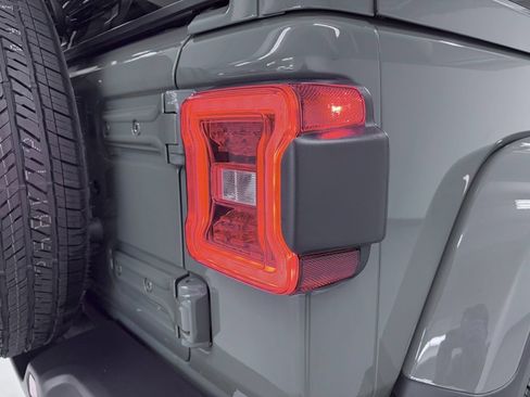 Used 2026 Jeep Wrangler Unlimited Sahara AWD/4WD image 9