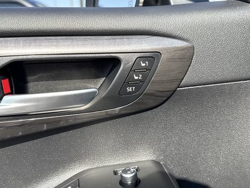 Used 2023 Toyota Highlander Platinum FWD image 21