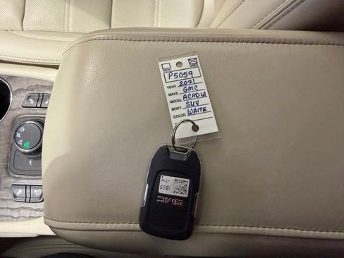Certified 2021 GMC Acadia Denali w/ Denali Technology Package AWD/4WD image 25
