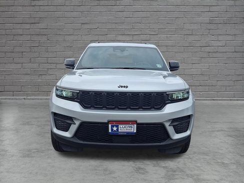 Used 2024 Jeep Grand Cherokee Altitude AWD/4WD image 4