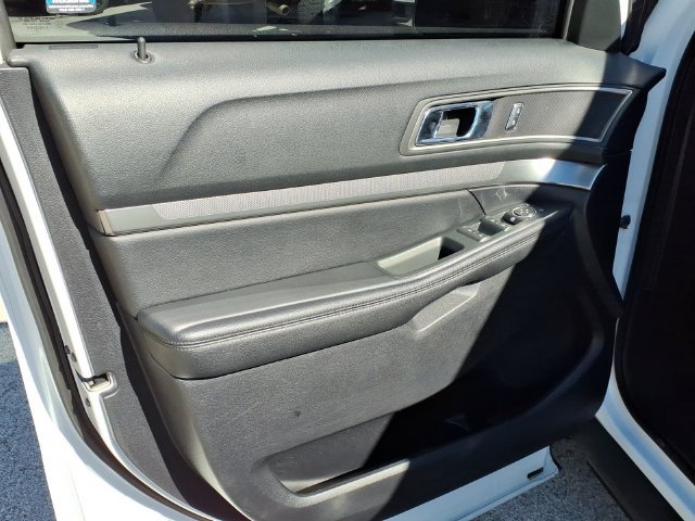 Used 2019 Ford Explorer XLT w/ Equipment Group 202A AWD/4WD image 18