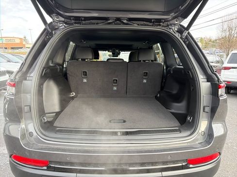 New 2025 Jeep Grand Cherokee Altitude image 22