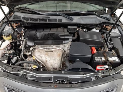 Used 2011 Toyota Camry SE w/ SE Extra-Value Pkg #1 FWD image 3