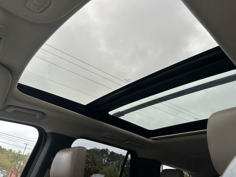 Used 2020 Ford Expedition XLT w/ Equipment Group 202A AWD/4WD image 18