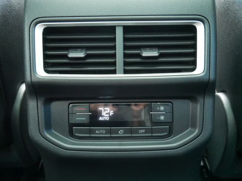 Certified 2025 Volkswagen Atlas Peak Edition SE image 20