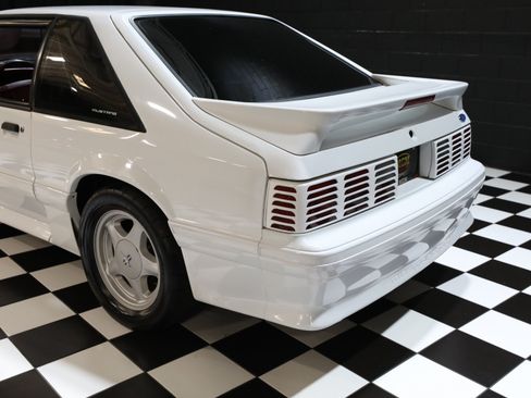 Used 1992 Ford Mustang GT RWD image 25
