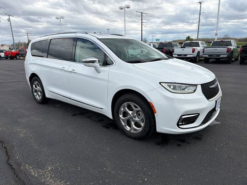 Used 2021 Chrysler Pacifica Limited w/ Premium & Safety Sphere Group AWD/4WD image 7