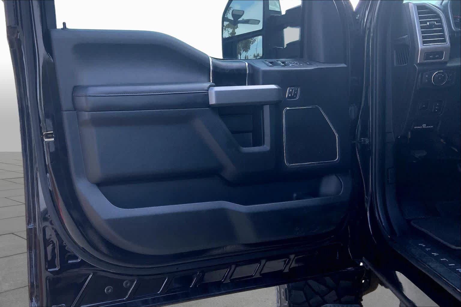 Used 2019 Ford F250 Platinum w/ Platinum Ultimate Package AWD/4WD image 22