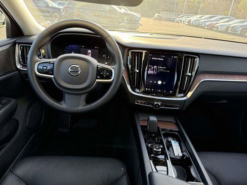 Used 2023 Volvo V60 B5 Cross Country Plus w/ Climate Package image 8