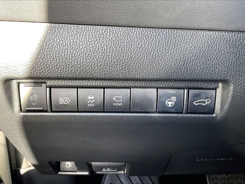 Certified 2024 Toyota Venza Limited AWD/4WD image 35