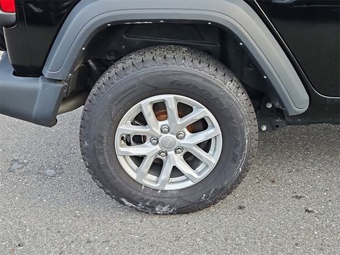 Used 2023 Jeep Wrangler Unlimited Sport image 9