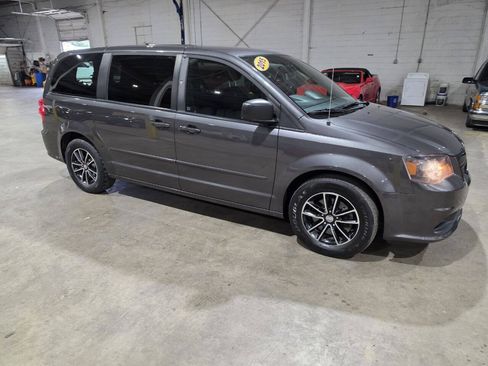 Used 2015 Dodge Grand Caravan SE w/ Quick Order Package 29E SE FWD image 17
